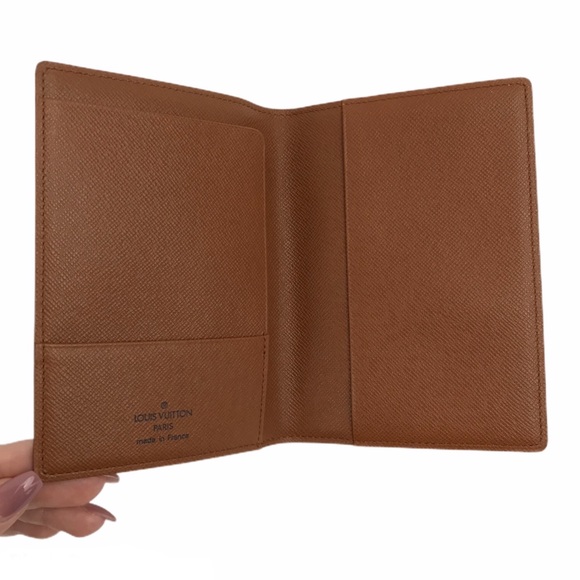 {Louis Vuitton} Monogram Couverture Passeport - Picture 5 of 8